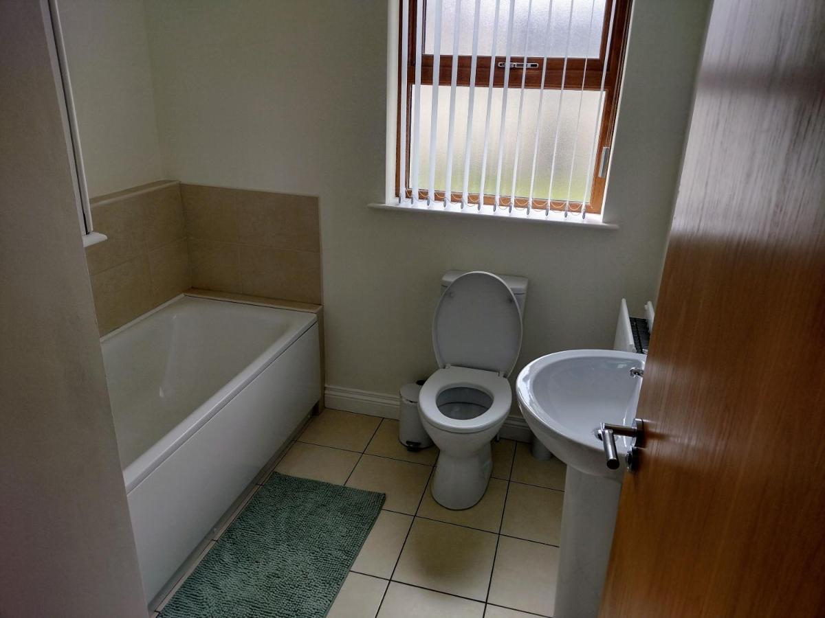Mournes Snug Villa Newcastle  Bagian luar foto